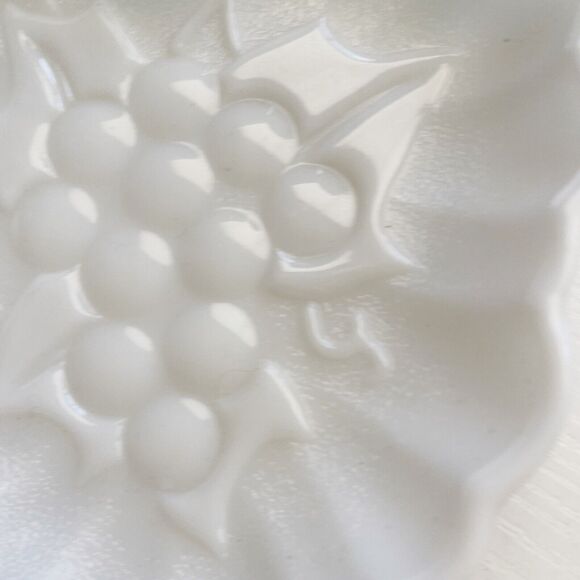 Vintage Milk Glass Strawberry Shaped Grapes Trinket Tray Server - Picture 8 of 8